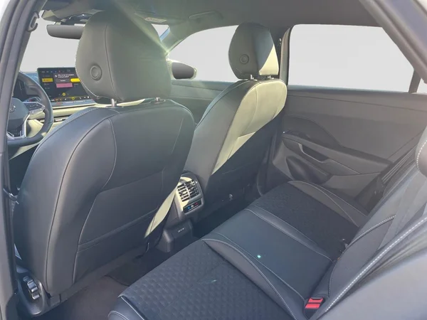 VOLKSWAGEN T-Roc (2026) — foto 13 van 16