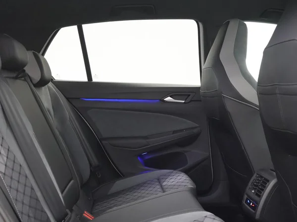 VOLKSWAGEN Golf VIII (2024) — foto 17 van 22
