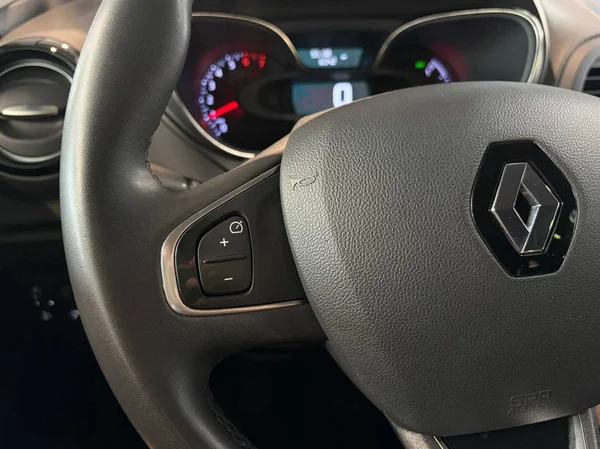 Renault Captur (2018) — foto 5 van 16
