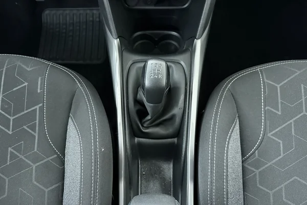 Peugeot 2008 (2018) — foto 4 van 20