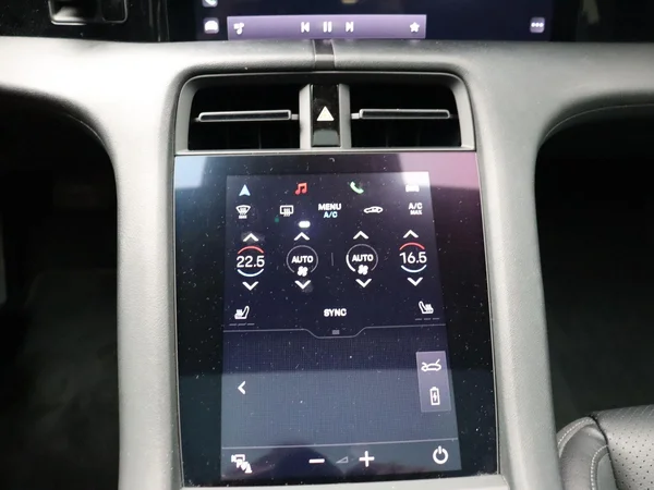 Porsche Taycan (2022) — foto 14 van 38