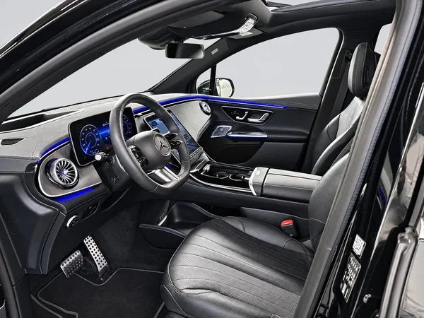 Mercedes-Benz EQE (2025) — foto 13 van 16