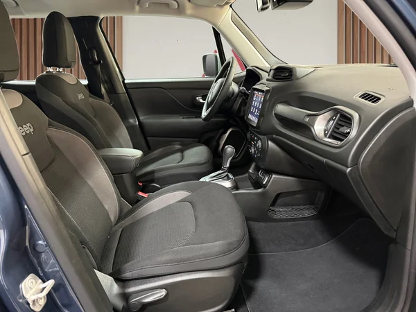 Jeep Renegade (2022) — foto 21 van 29