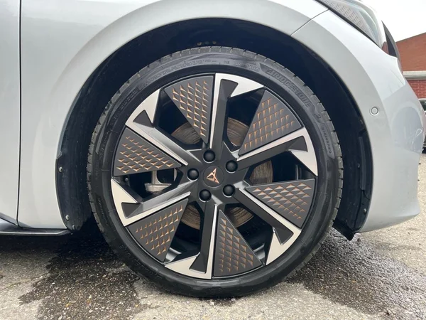 CUPRA Born (2025) — foto 8 van 25