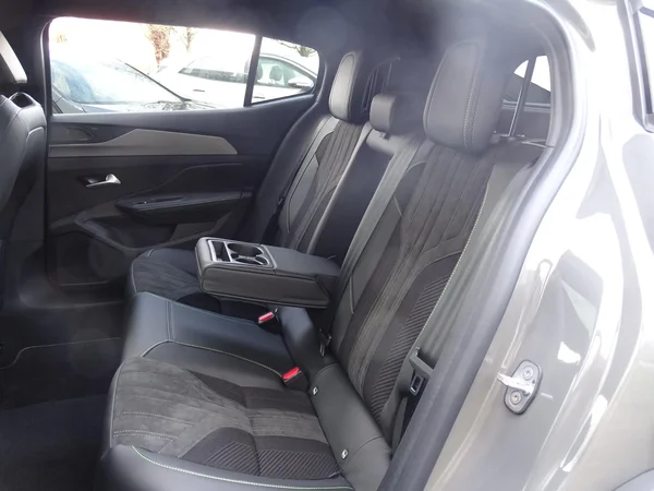 Peugeot 408 (2026) — foto 9 van 32