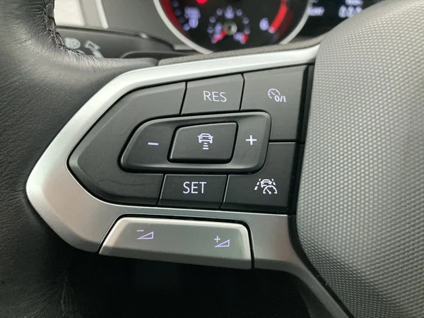 VOLKSWAGEN Passat Variant (2021) — foto 16 van 36