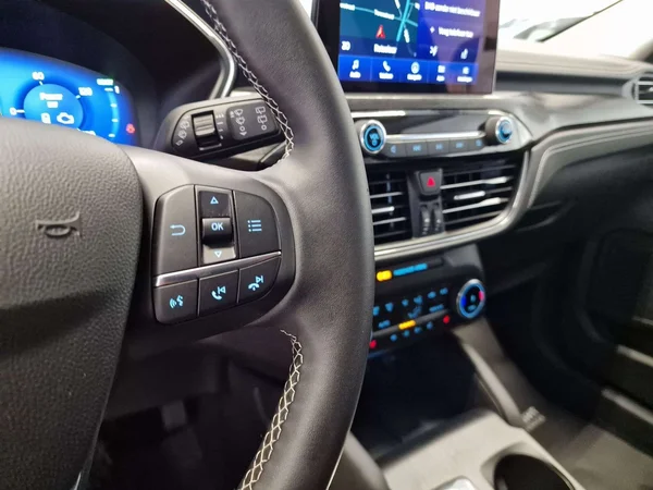 Ford Kuga (2023) — foto 9 van 18