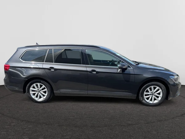 VOLKSWAGEN Passat Variant (2022) — foto 19 van 21