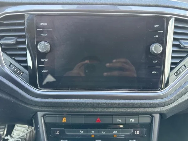 VOLKSWAGEN T-Roc (2019) — foto 8 van 28