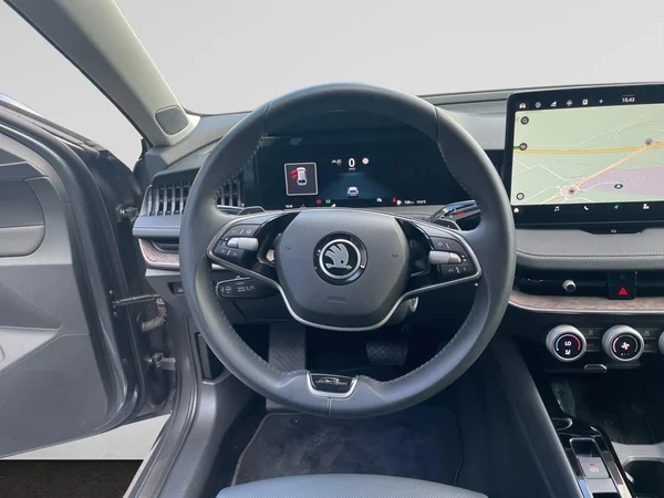 SKODA Superb Combi (2025) — foto 3 van 21