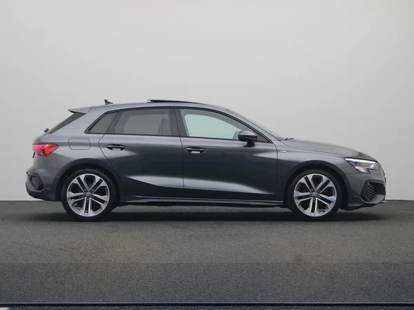 AUDI A3 Sportback (2023) — foto 19 van 21
