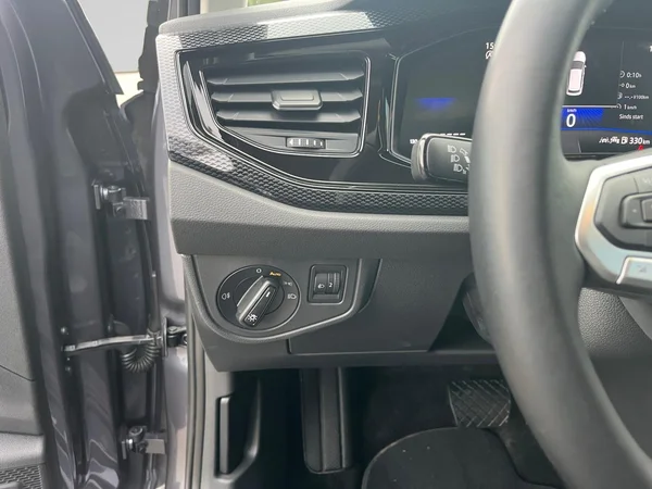 VOLKSWAGEN Polo (2024) — foto 4 van 18
