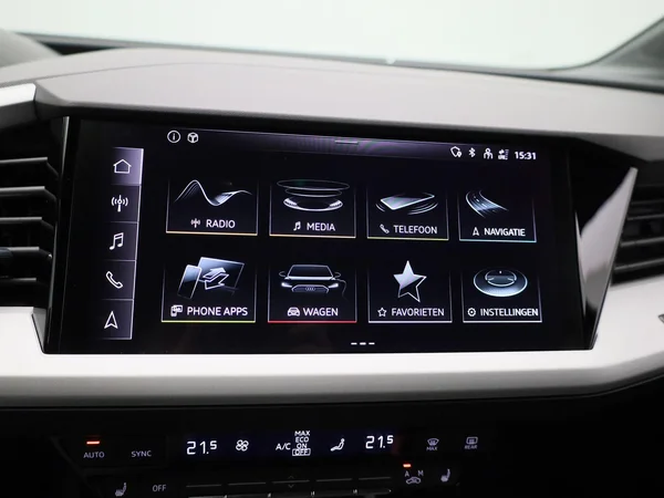 Audi Q4 Sportback e-tron (2023) — foto 31 van 52