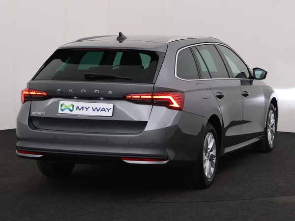 SKODA Octavia Combi (2024) — foto 11 van 18