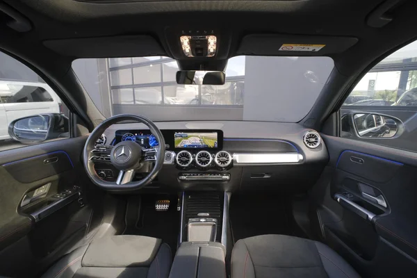 Mercedes-Benz EQB (2025) — foto 6 van 39