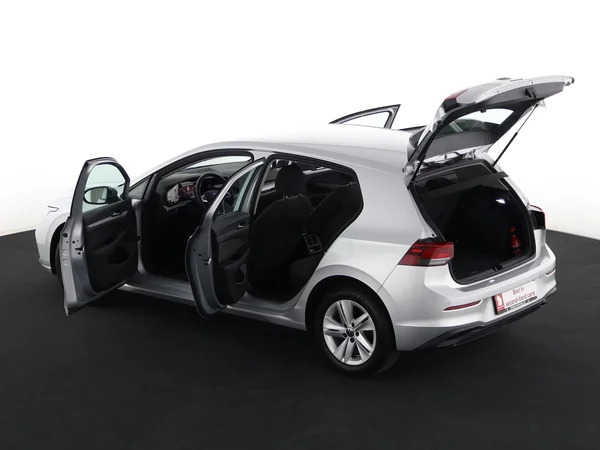 VOLKSWAGEN Golf (2024) — foto 26 van 27
