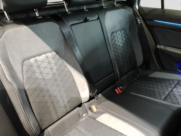 VOLKSWAGEN Golf VIII SW (2024) — foto 10 van 22