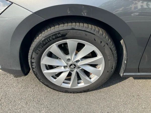 SKODA Superb Combi (2025) — foto 7 van 25