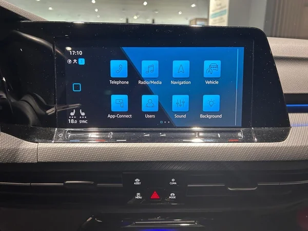 VOLKSWAGEN Golf VIII SW (2024) — foto 17 van 28