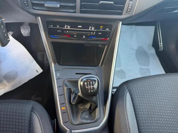 VOLKSWAGEN Polo (2022) — foto 3 van 20