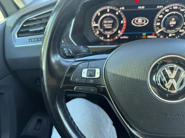 VOLKSWAGEN Tiguan Dsl (2019) — foto 10 van 26