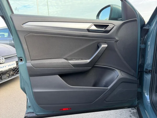 VOLKSWAGEN T-Roc (2022) — foto 8 van 24