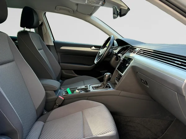 VOLKSWAGEN Passat Variant Dsl (2022) — foto 8 van 24