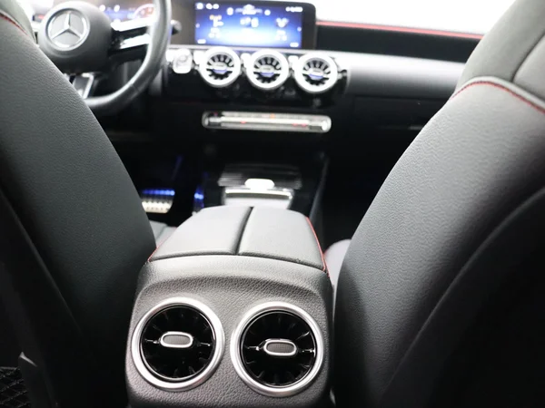 Mercedes-Benz A-Klasse (2024) — foto 16 van 30