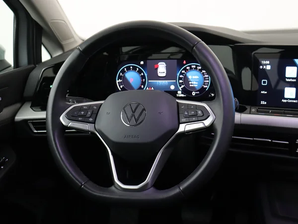 VOLKSWAGEN Golf (2024) — foto 14 van 28