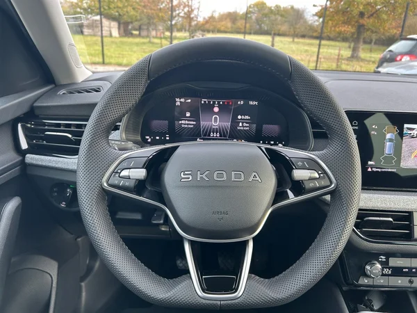 SKODA Kamiq (2025) — foto 8 van 10