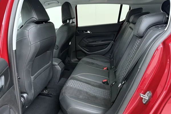 Peugeot 308 (2020) — foto 19 van 20