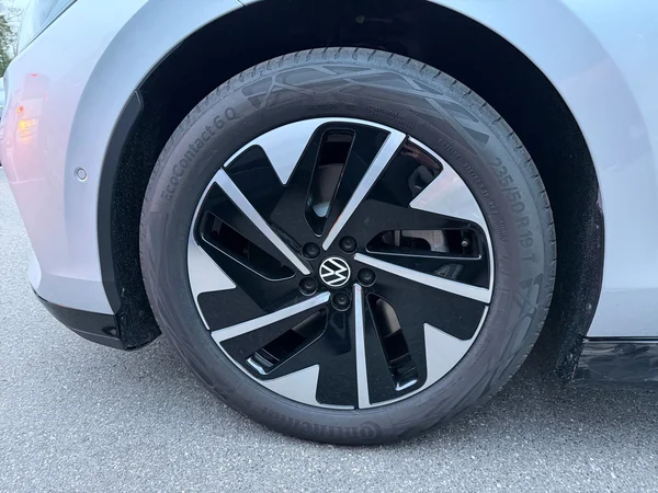 VOLKSWAGEN ID.7 Tourer (2025) — foto 3 van 23