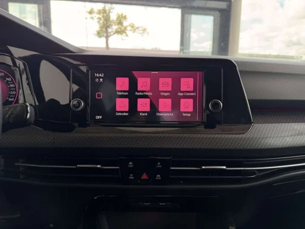 Volkswagen Golf (2024) — foto 6 van 22