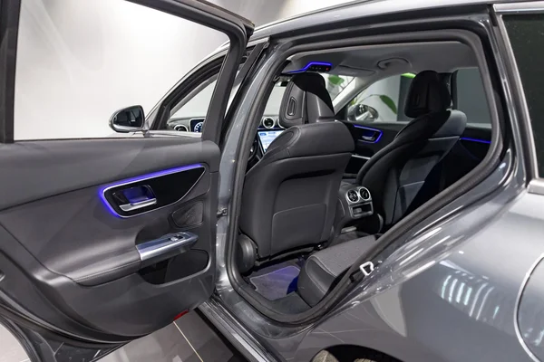 Mercedes-Benz C-Klasse (2023) — foto 13 van 32
