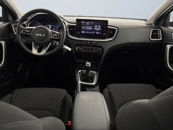 KIA Ceed (2023) — foto 4 van 17