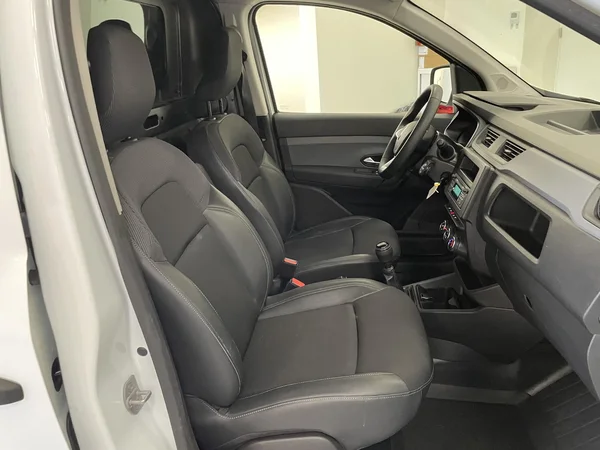 Renault Express (2023) — foto 9 van 19