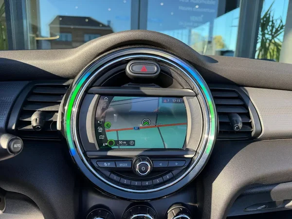 Mini Cooper (2018) — foto 6 van 28