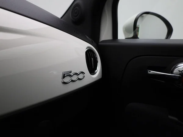 Fiat 500C (2023) — foto 22 van 40