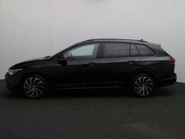 VOLKSWAGEN Golf VIII SW (2024) — foto 3 van 21