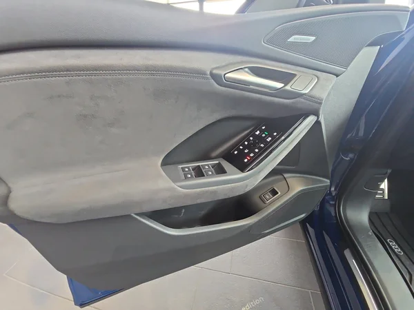 AUDI Q6 e-tron (2025) — foto 4 van 17