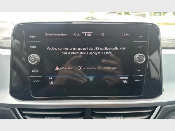 Volkswagen T-Roc (2023) — foto 13 van 27