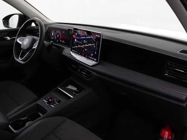 VOLKSWAGEN Tiguan (2025) — foto 12 van 18