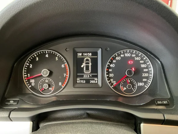 VOLKSWAGEN Scirocco (2010) — foto 6 van 24