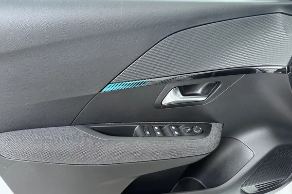 Peugeot 208 (2023) — foto 8 van 19