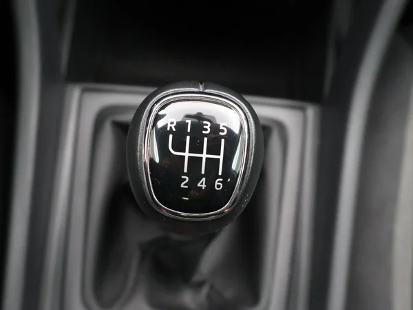 SKODA Karoq (2023) — foto 3 van 29