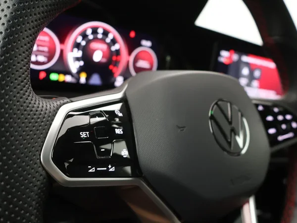 Volkswagen Golf (2024) — foto 8 van 25