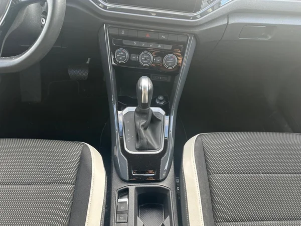 VOLKSWAGEN T-Roc (2021) — foto 3 van 24