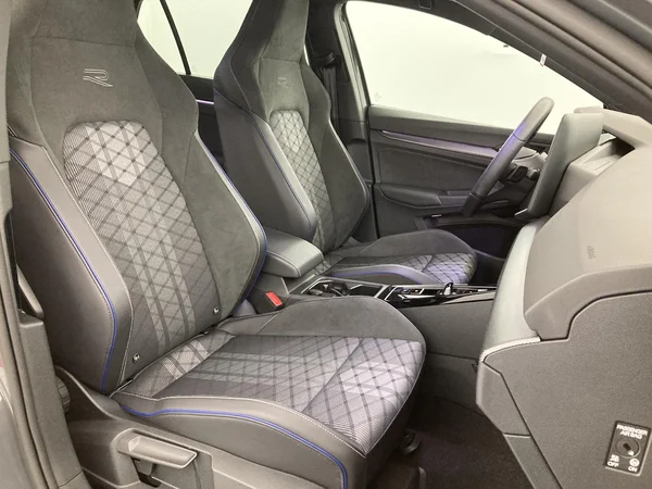 VOLKSWAGEN Golf VIII (2025) — foto 15 van 36