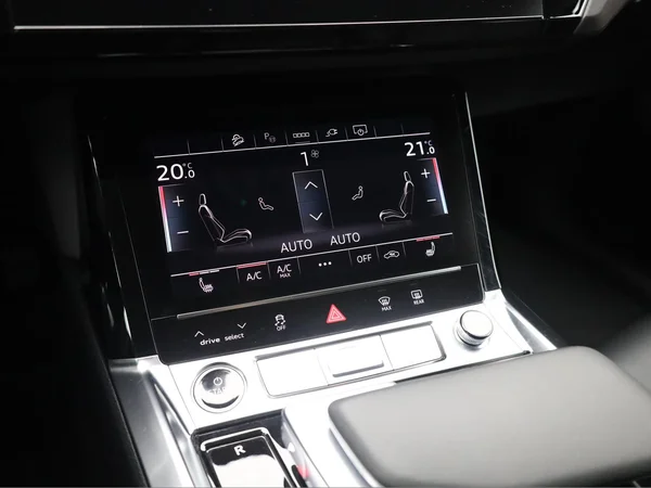 AUDI Q8 e-tron Sportback (2025) — foto 10 van 23