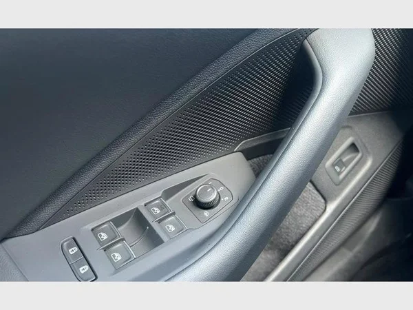 Volkswagen Passat SW (2024) — foto 11 van 36